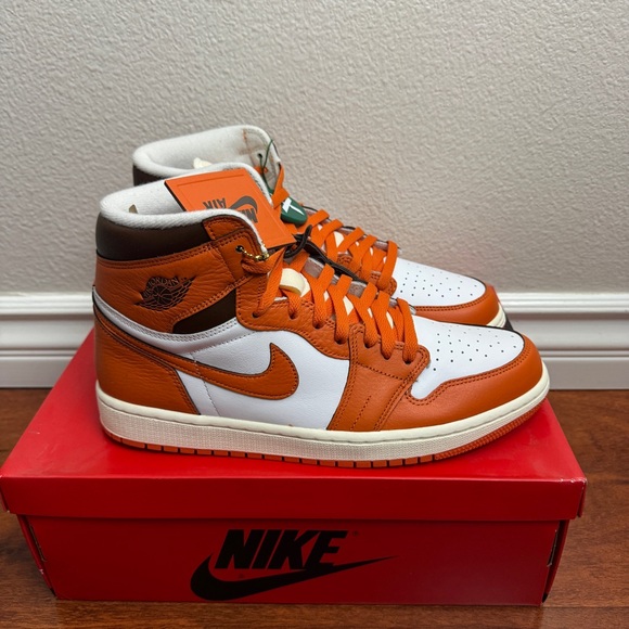 Jordan 1 Retro High OG Starfish (Women's) Size 12 - Picture 3 of 9